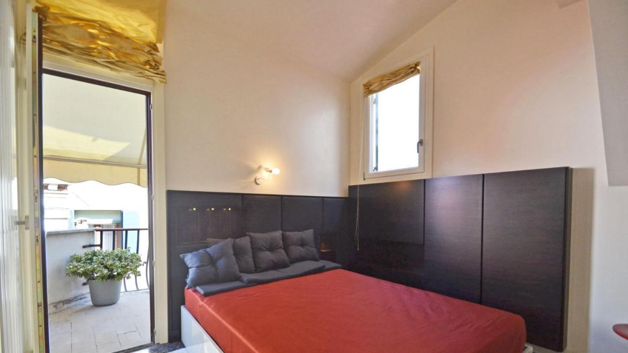 Ai Bareteri Luxury Canal View Venice Exterior photo